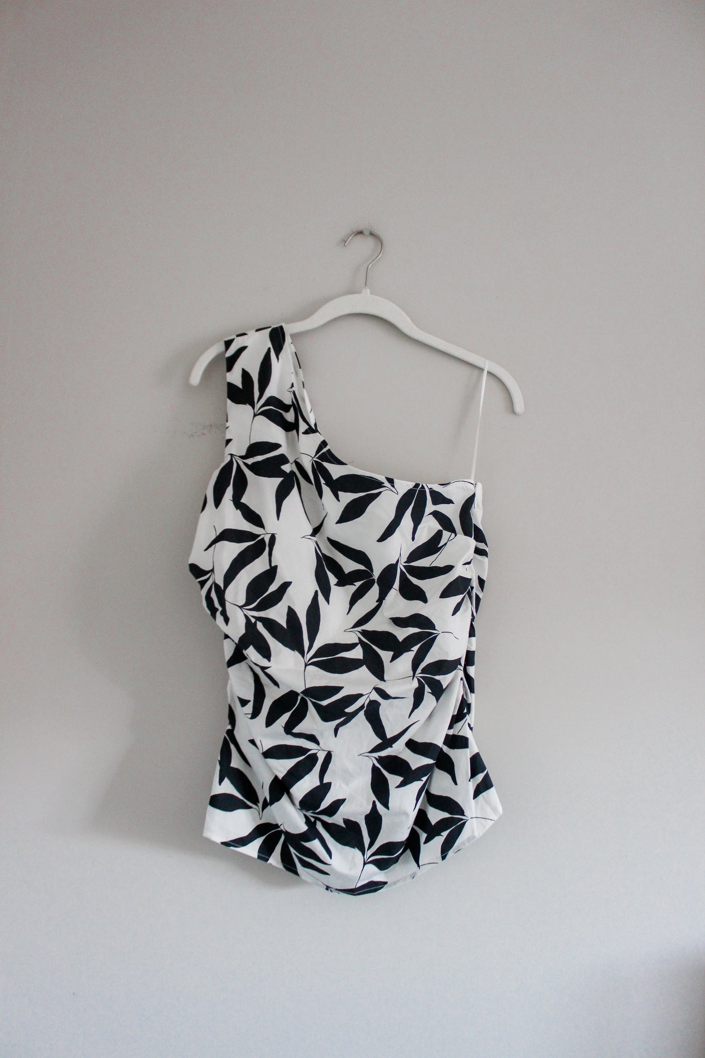 A&F Asymmetrical Top (M)