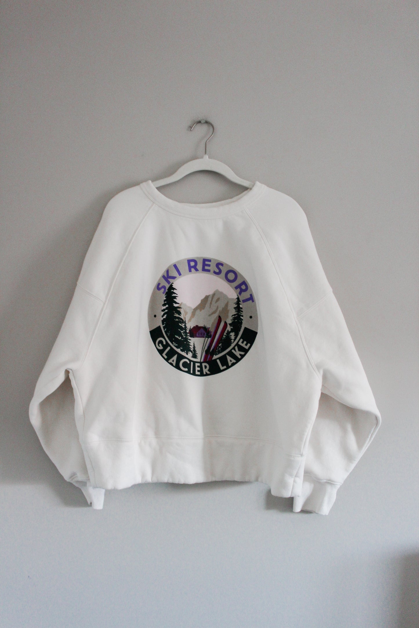 Ski Resort Glacier Lake Crewneck (M)