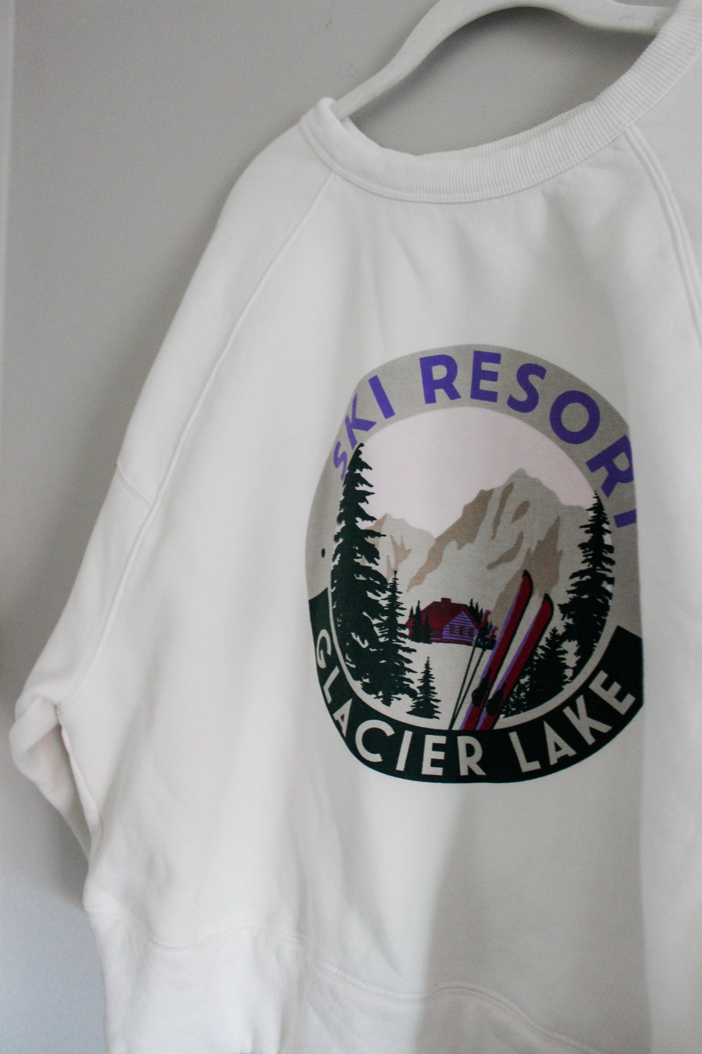 Ski Resort Glacier Lake Crewneck (M)