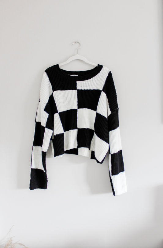 Black and White Checkered Sweater (L)